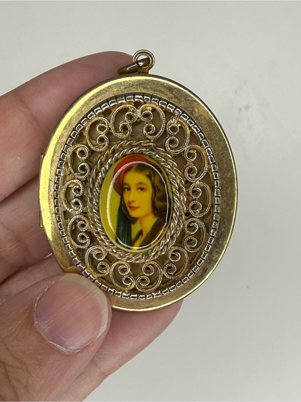 Vintage French Lady Portrait Filigree Locket Gold Tone Photo Pendant 1.75” - Picture 2 of 7